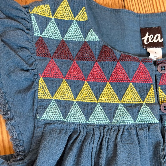 Tea Collections Distressed Short Sleeve Triangle Patterned Dress- like new! - Picture 3 of 3